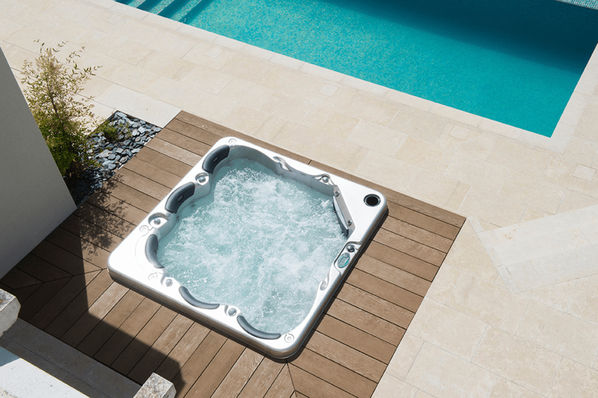 Piscine et spas de massage extérieurs SAPPHIRE SPA Lyon