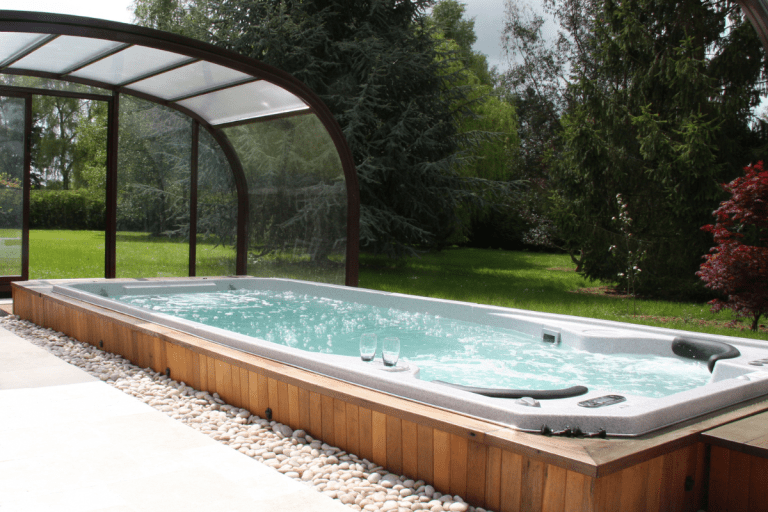 Spas de nage semi enterré sous abri ouvert SAPPHIRE SPA Lyon