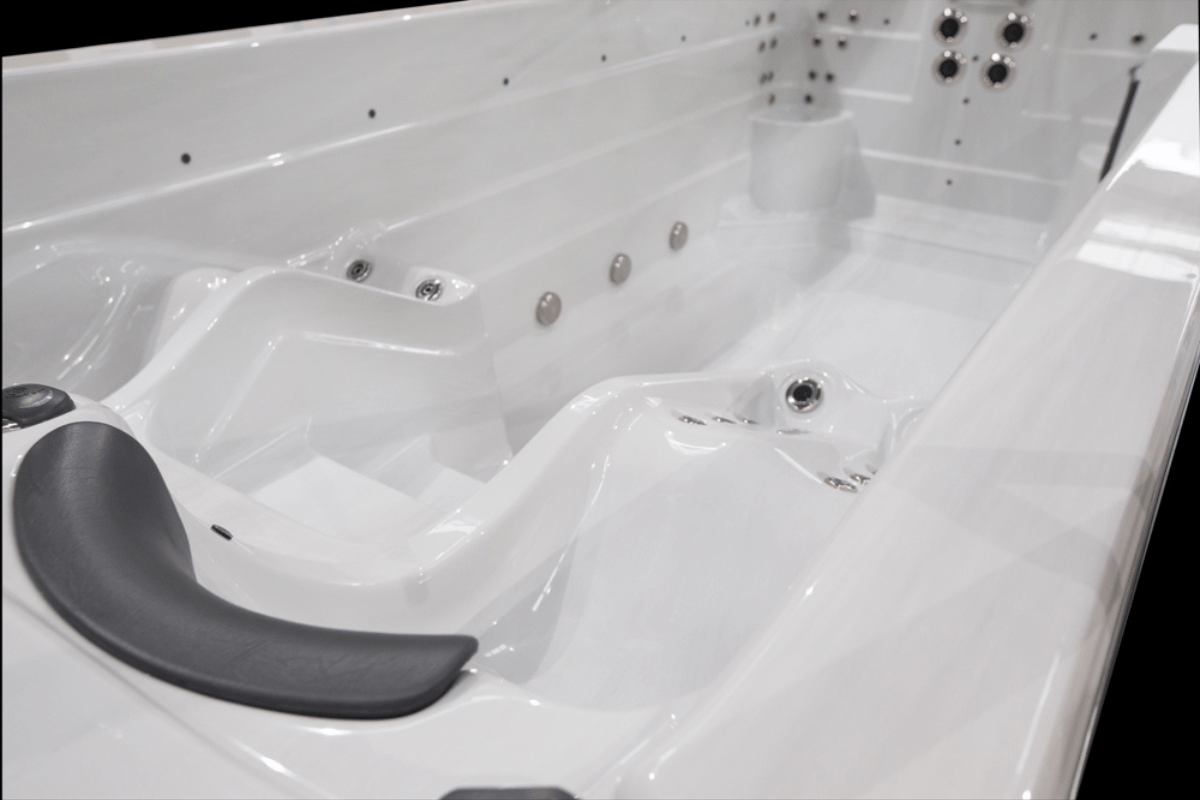 intérieur d'un spa de nage indulge Sapphire spas